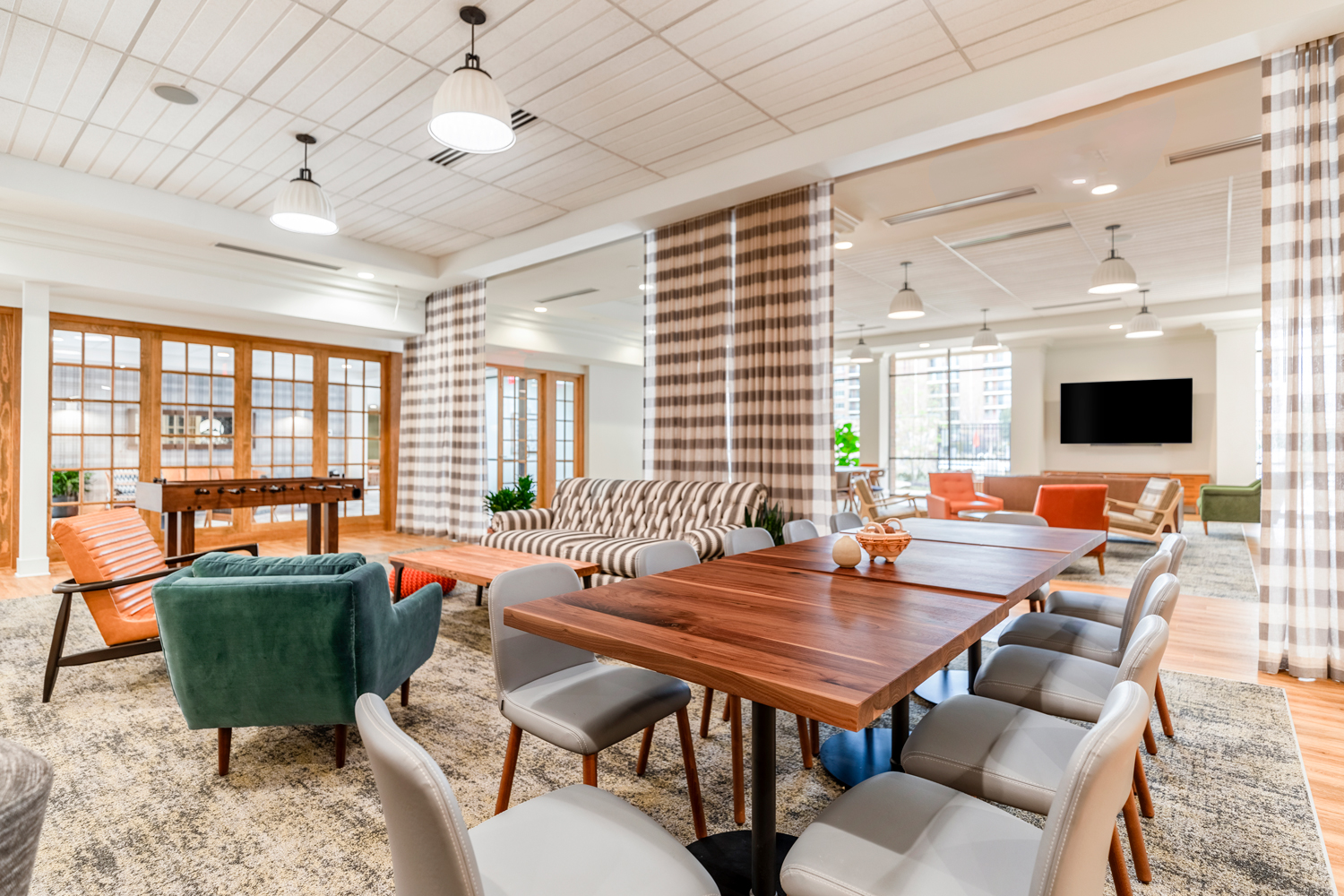 FallsGreen_Int_Amenities_Lounge4_02.2020