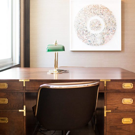 Apollo_Int_Amenities_OfficeDesk_Dec2016-min_SQUARE